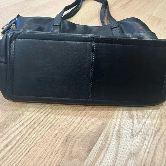EUC Wilsons Leather Black Shoulder Bag - Picture 8 of 14